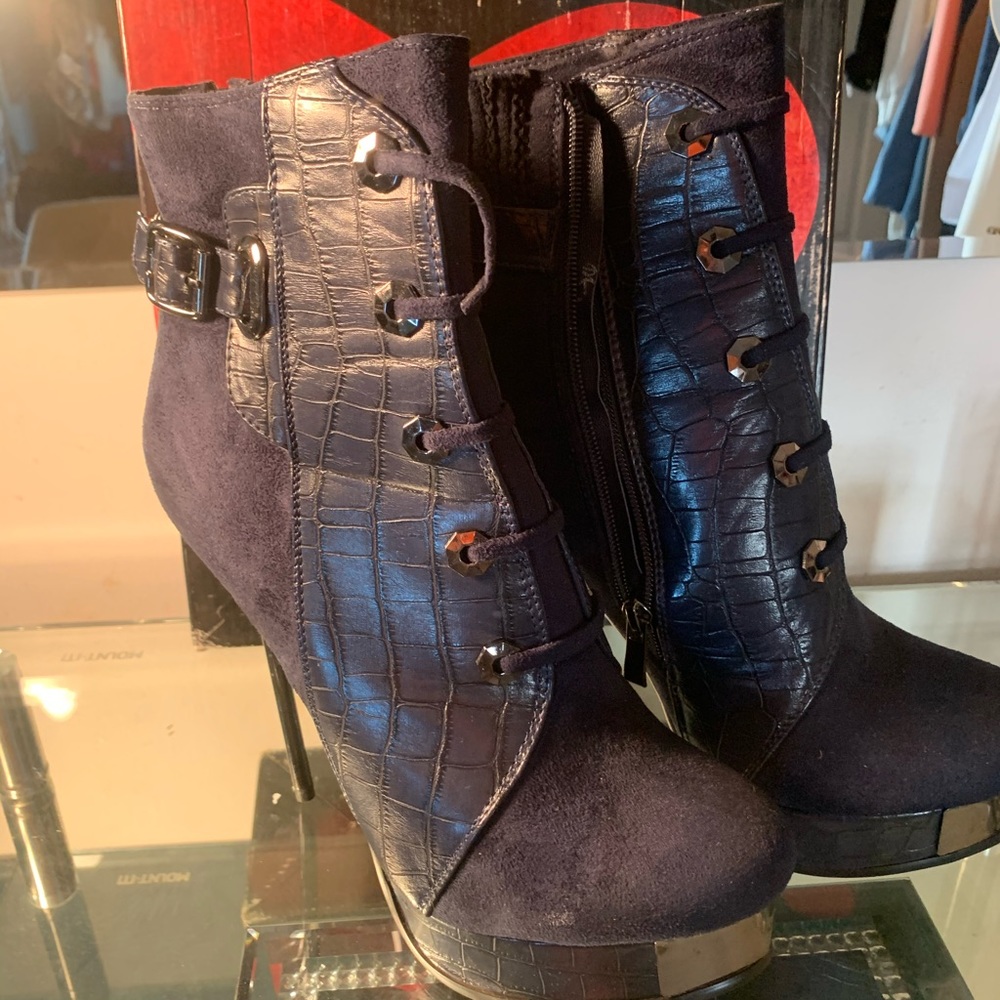 LUICHINY BOOTS. DISCONTINUED. NAVY BLUE (COLOR)